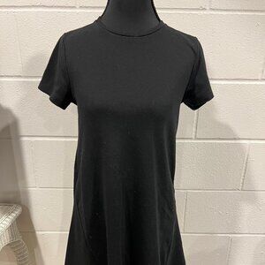 Zara Small Graphic Tee – Everyday Casual Look